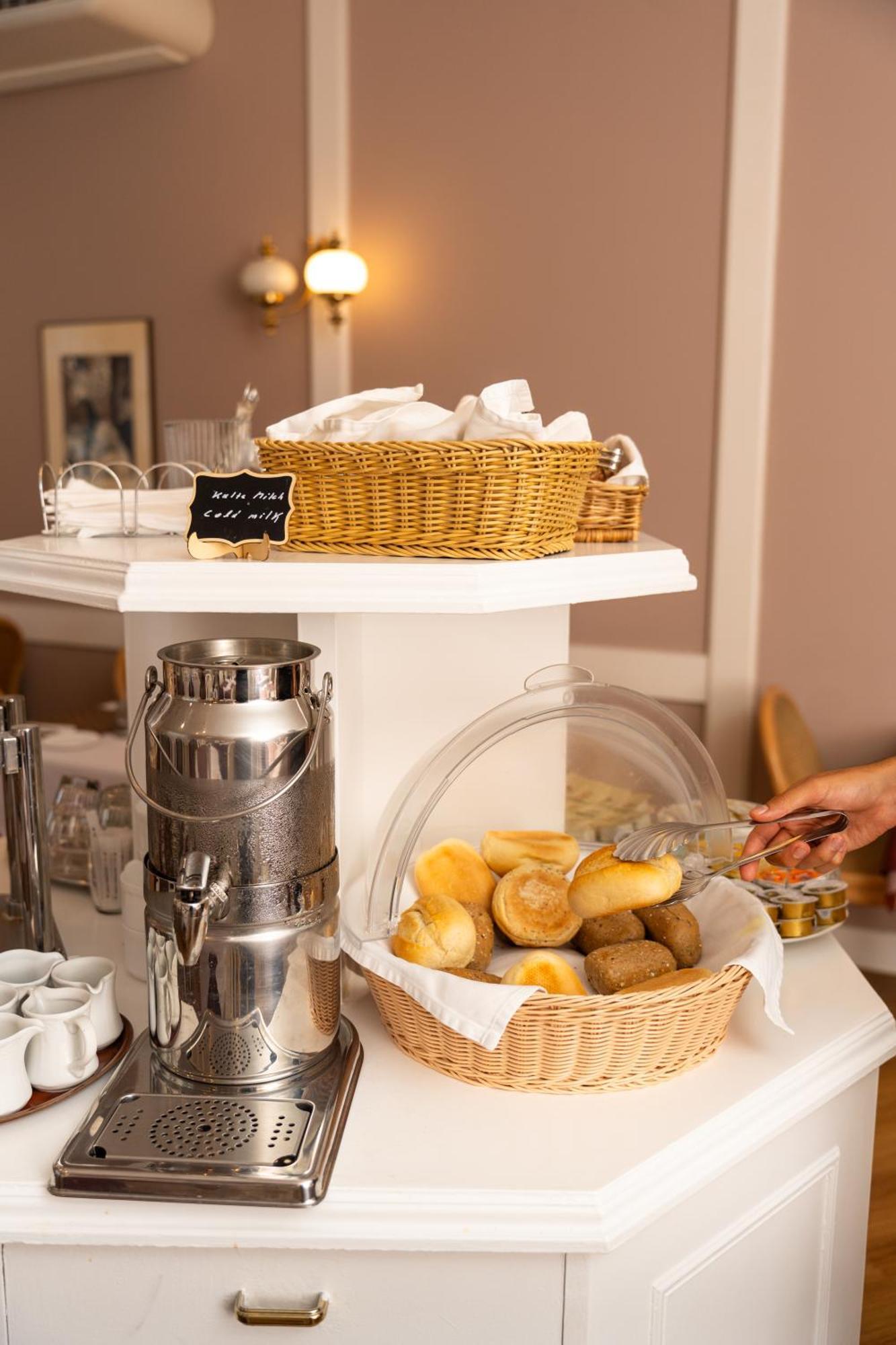 Continental Hotel-Pension Вена Экстерьер фото