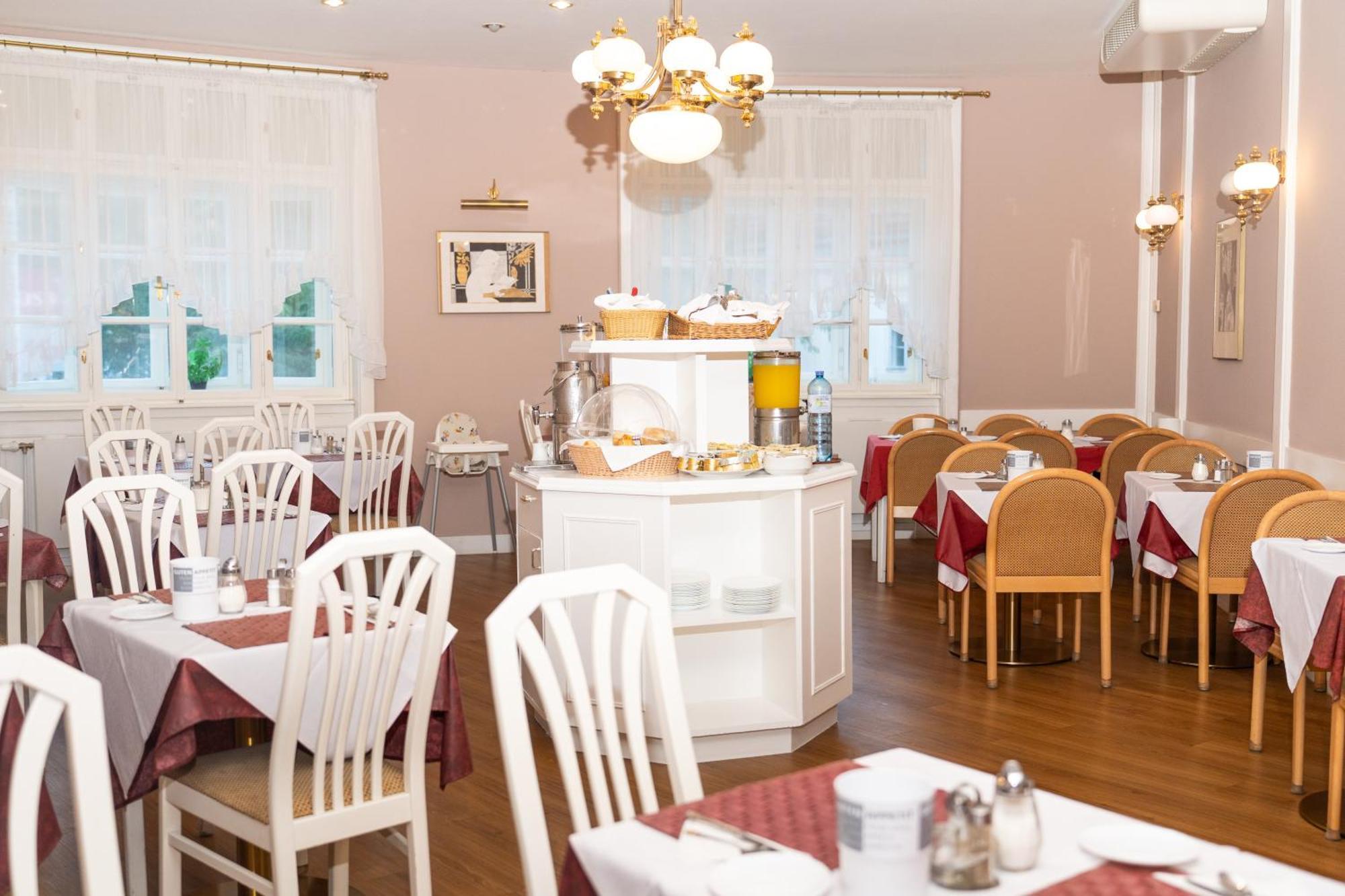 Continental Hotel-Pension Вена Экстерьер фото
