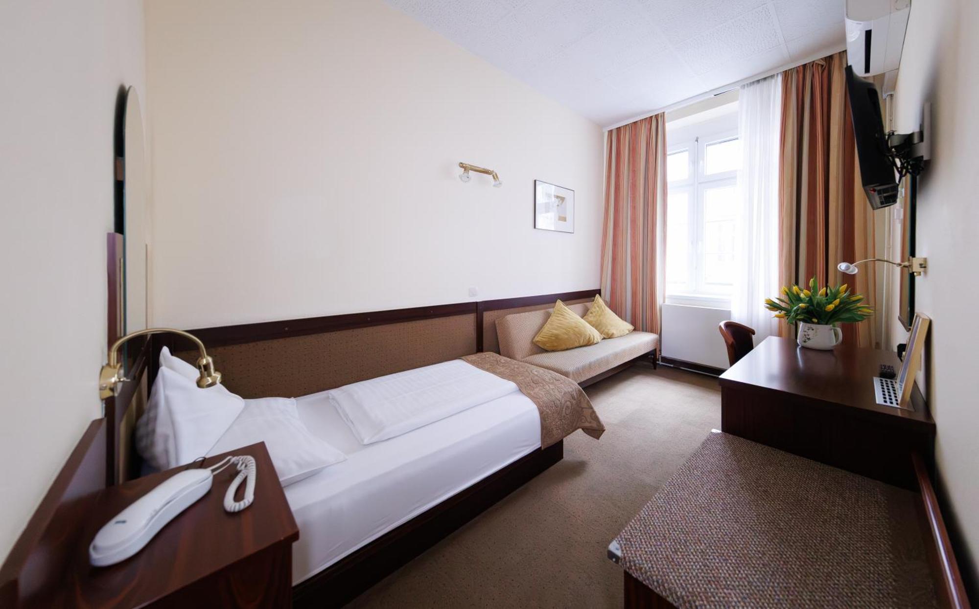 Continental Hotel-Pension Вена Экстерьер фото