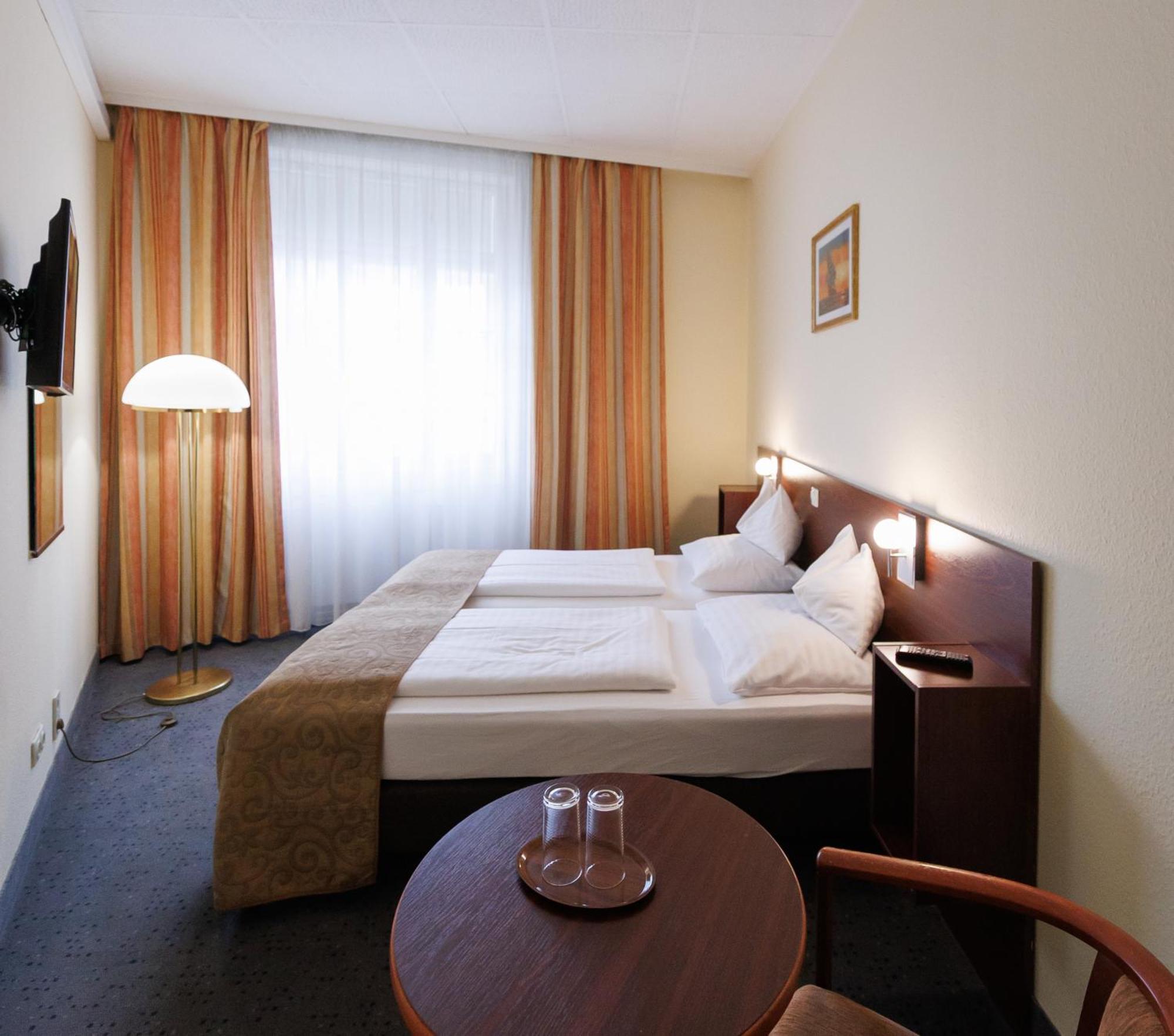 Continental Hotel-Pension Вена Экстерьер фото