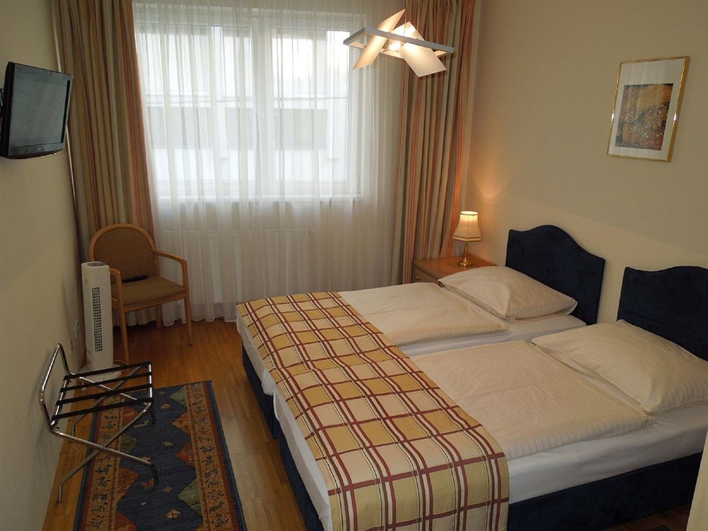Continental Hotel-Pension Вена Экстерьер фото