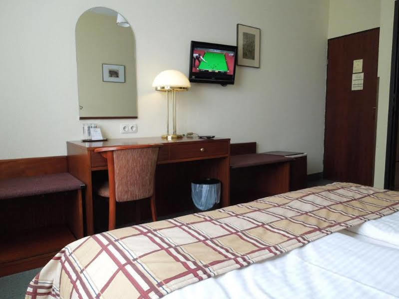 Continental Hotel-Pension Вена Экстерьер фото