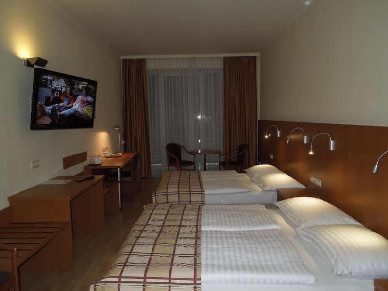 Continental Hotel-Pension Вена Экстерьер фото